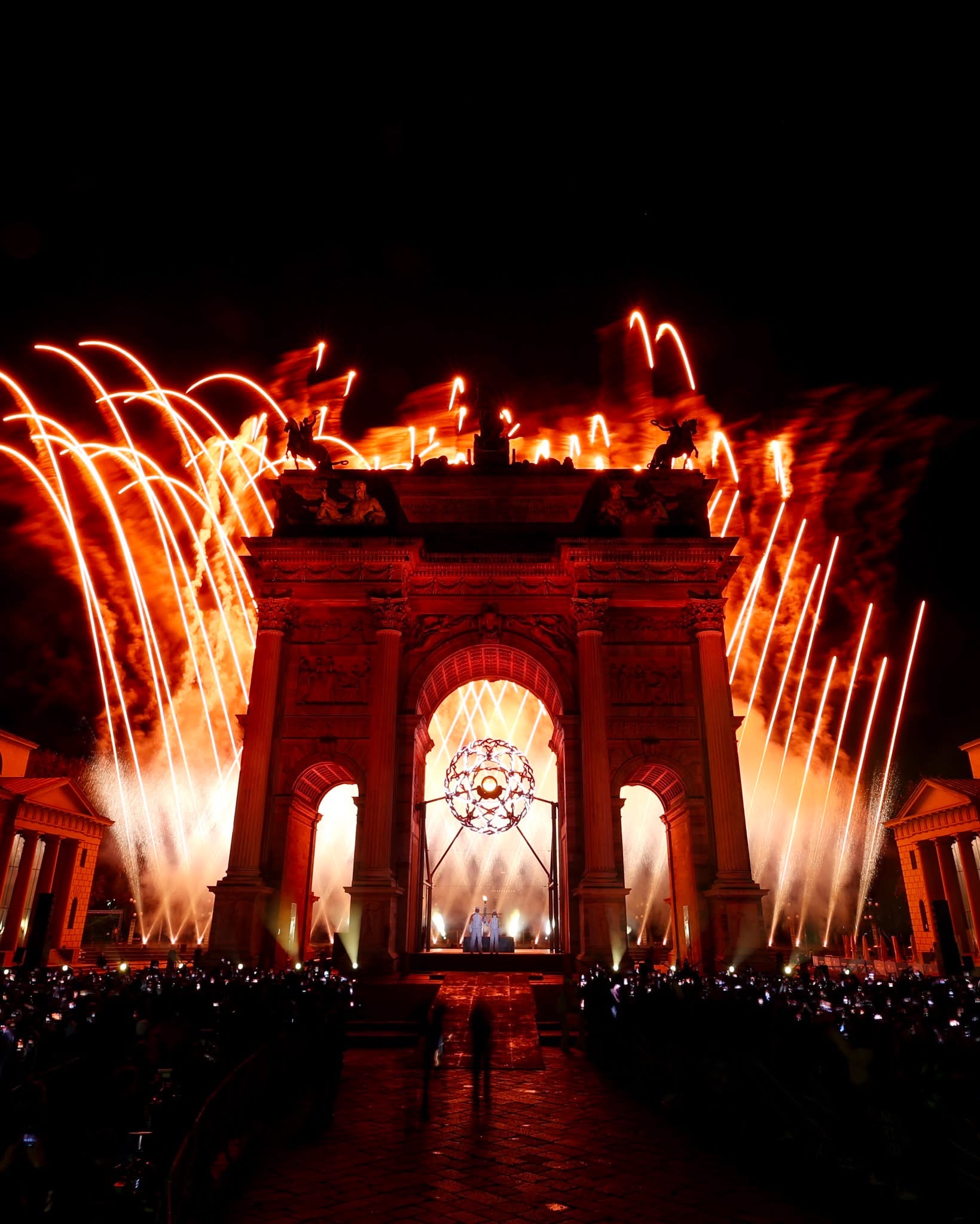 Foto dello spettacolo pirotecnico di Parente Fireworks alle Olimpiadi Milano-Cortina 2026